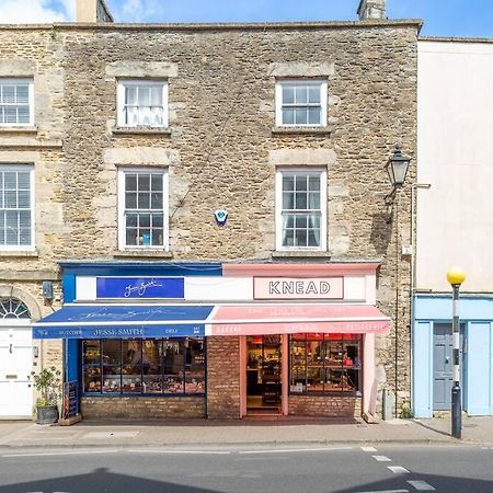 Light And Central Apartment Above Knead Bakery Tetbury Exterior foto