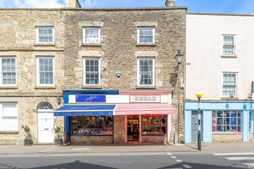 Light And Central Apartment Above Knead Bakery Tetbury Exterior foto