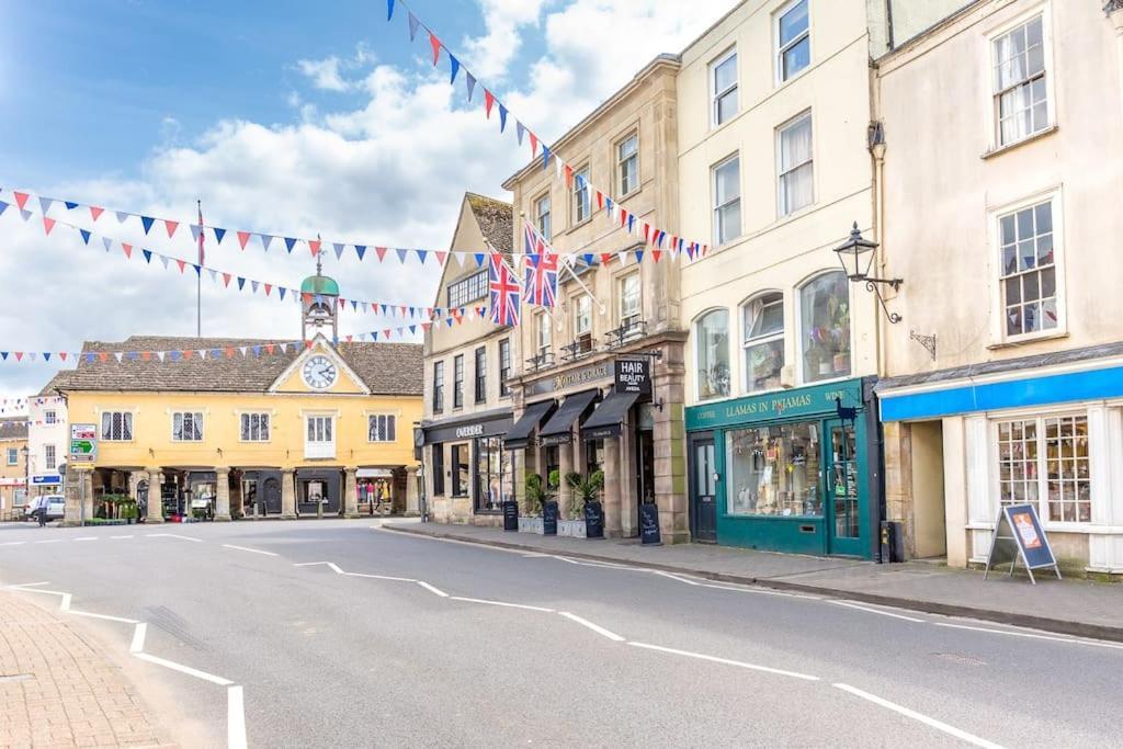Light And Central Apartment Above Knead Bakery Tetbury Exterior foto