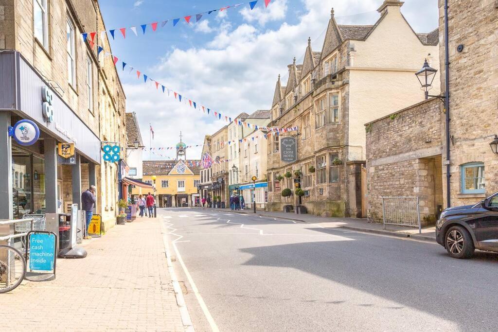 Light And Central Apartment Above Knead Bakery Tetbury Exterior foto